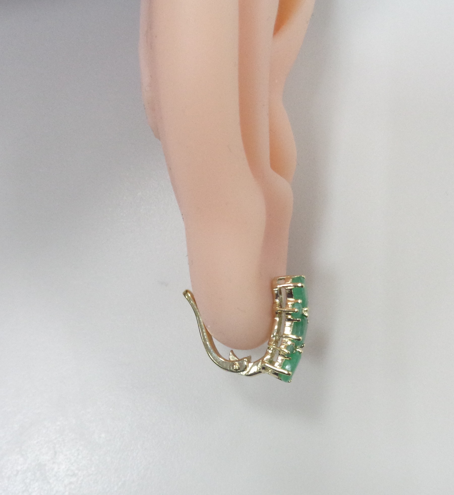 Серебряные серьги с изумрудами